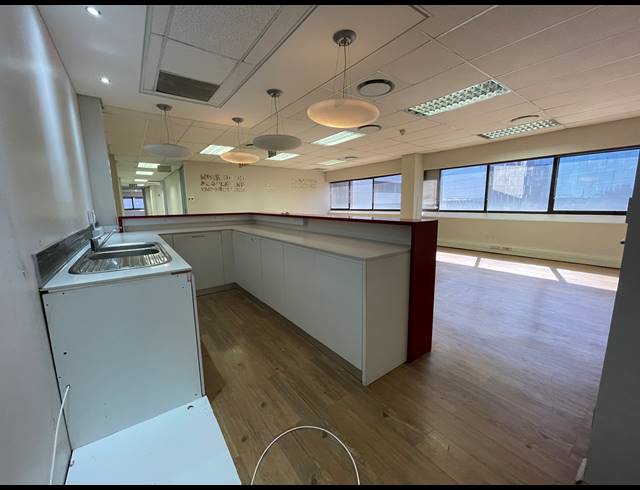 1,502M² OFFICE TO LET IN SANDTON CENTRAL